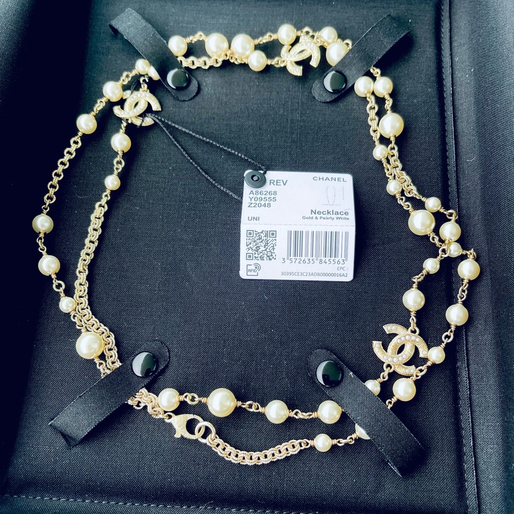 CHANEL long CC necklace